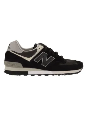 576 - SNEAKERS