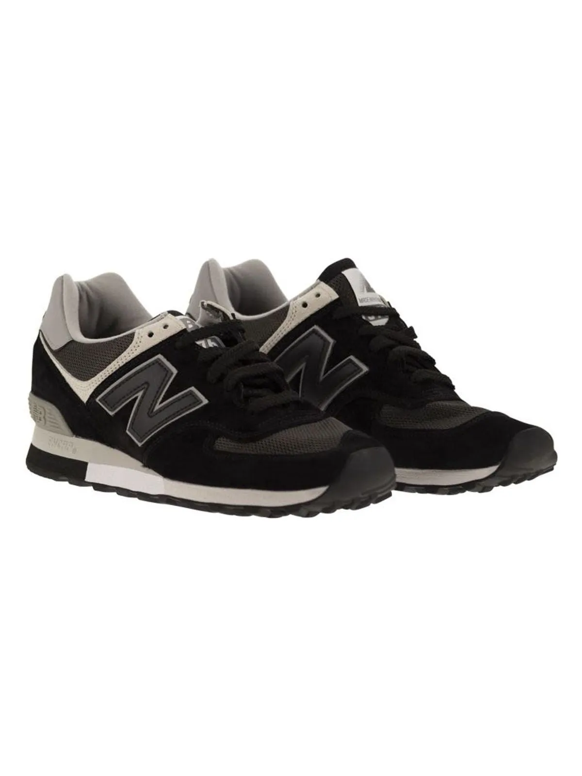 576 - SNEAKERS