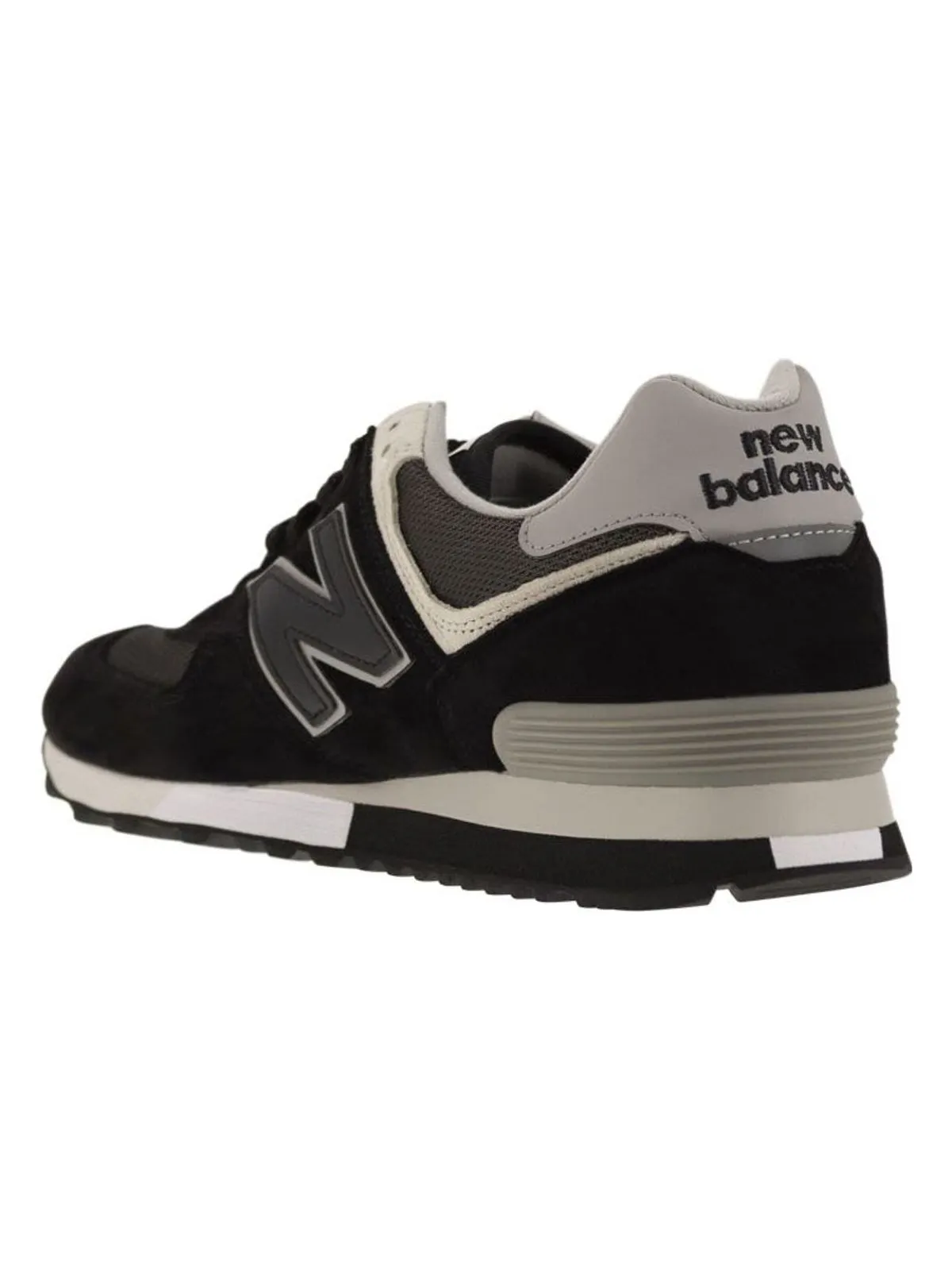 576 - SNEAKERS